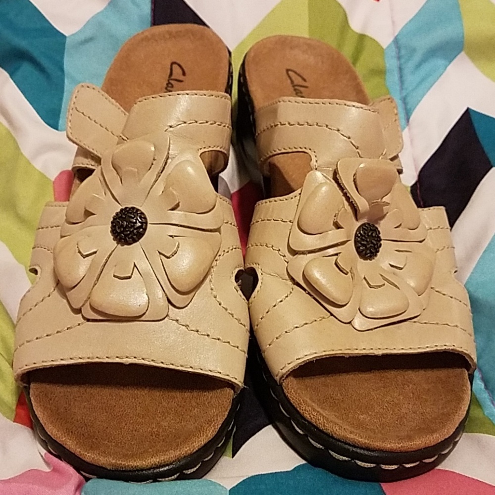 🌻Clarks slip-on sandals🌻